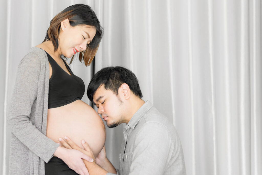 Hình ảnh: Trò chuyện giúp gắn kết tình cảm giữa bố và thai nhi